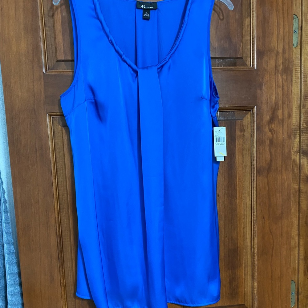 AB STUDIO SLEEVELESS TOP